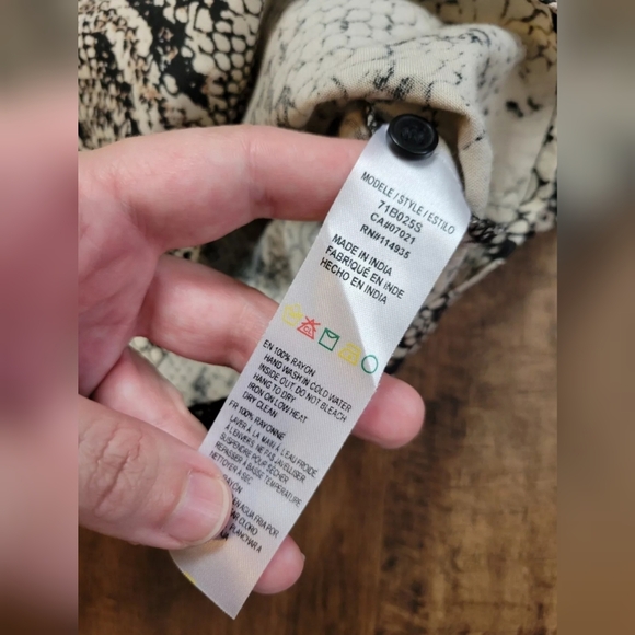 La Classe Couture snake print button down shirt - Picture 5 of 8